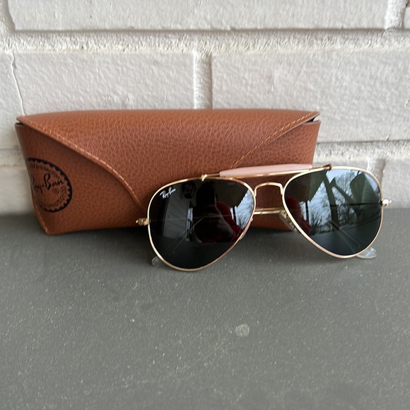 Ray-ban womens aviator sunglasses. - Picture 5 of 6